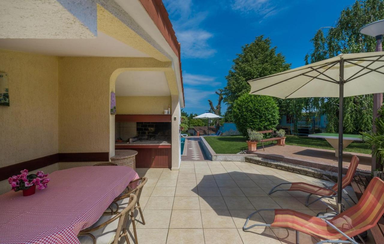 Villa Anita With Common Pool Vrvari 외부 사진